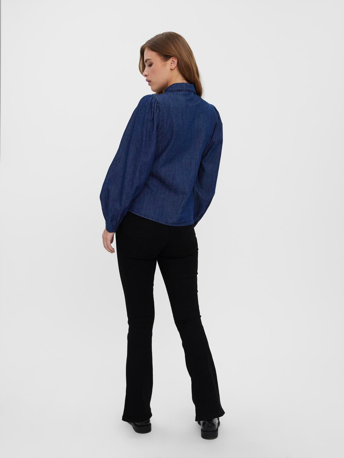 model_shot-back